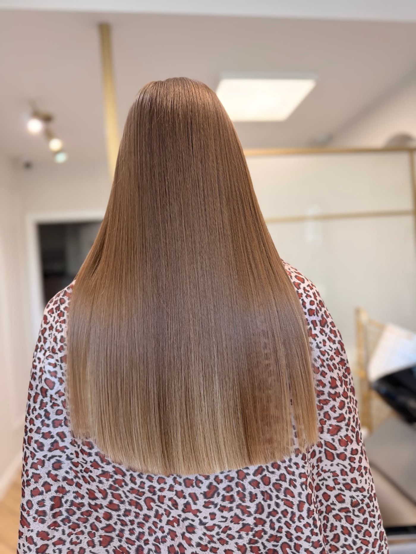 Botoks na włosy — gładkie, lśniące blond pasma po zabiegu